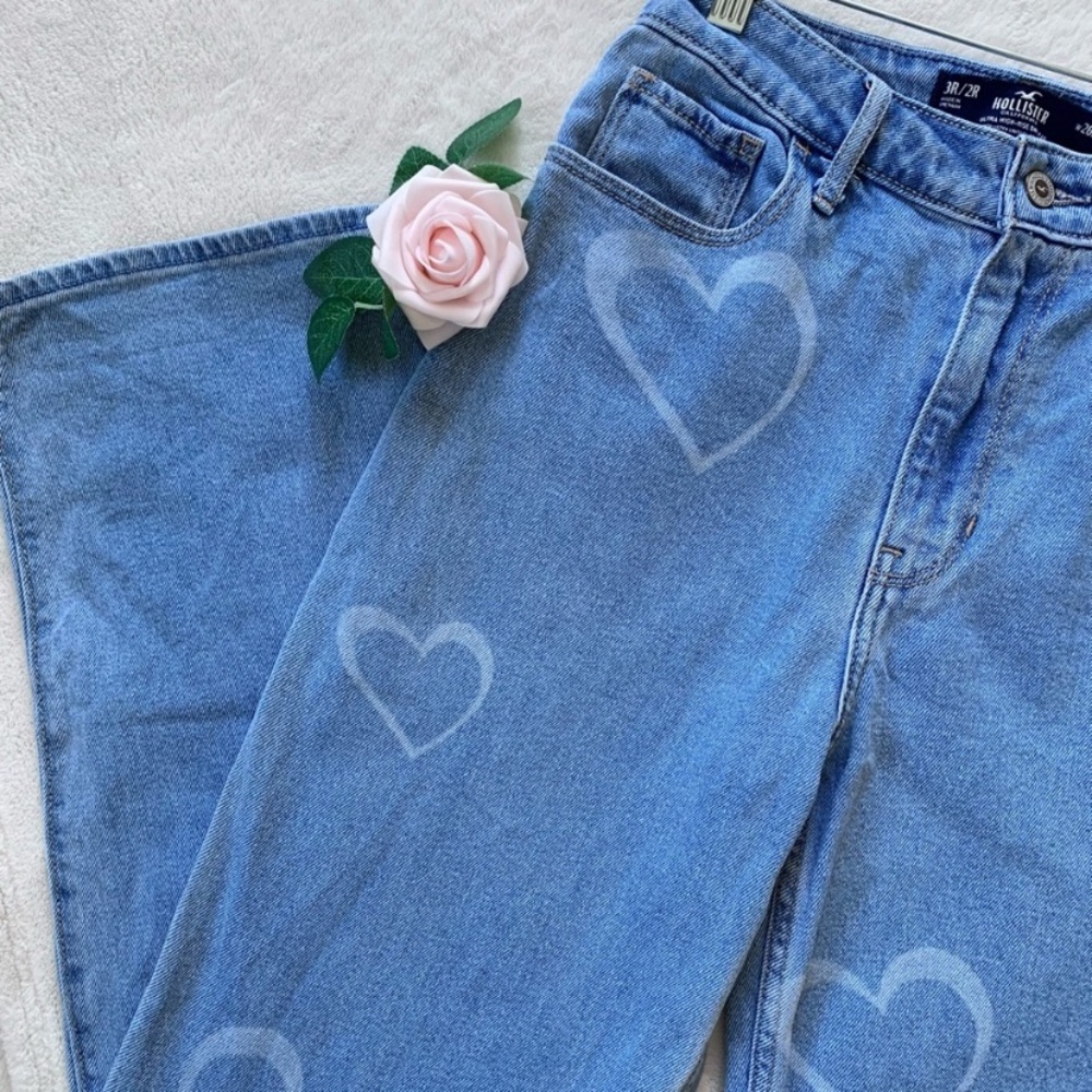 Hollister Hearts Ultra High-Rise Dad Jeans
